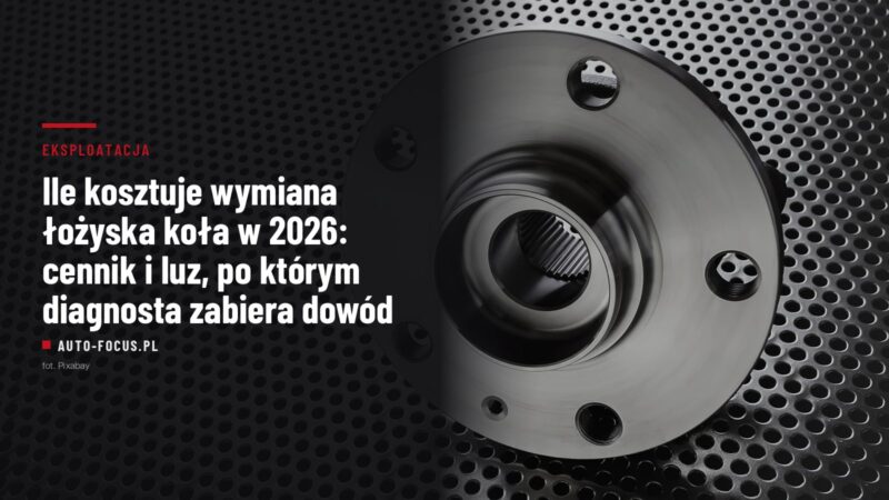 Piasta koła samochodowego z wielowypustem i otworami pod śruby, zbliżenie