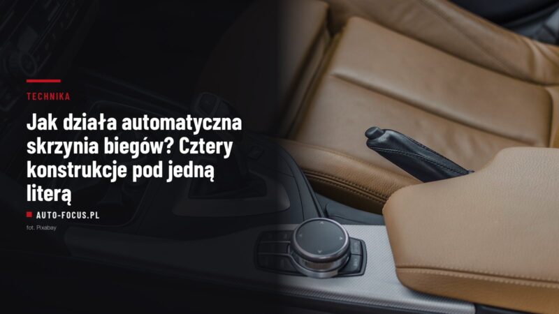 Dźwignia automatycznej skrzyni biegów w konsoli środkowej samochodu