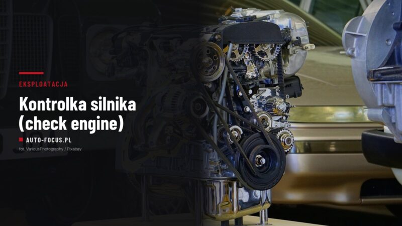 Silnik samochodowy z widocznym paskiem osprzętu i kołami pasowymi