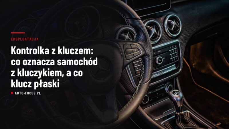 Deska rozdzielcza samochodu z zegarami i kontrolkami
