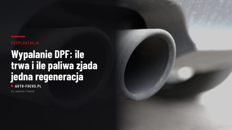 Zbliżenie na podwójny wylot układu wydechowego samochodu z silnikiem Diesla