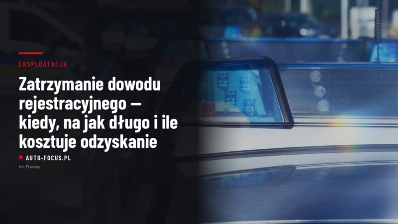 Niebieska belka świetlna na dachu radiowozu podczas kontroli drogowej