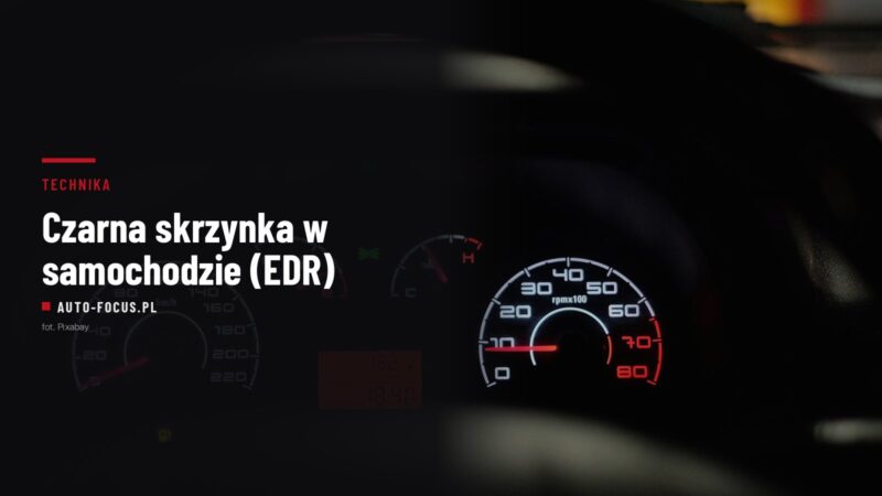 Prędkościomierz i obrotomierz na desce rozdzielczej samochodu