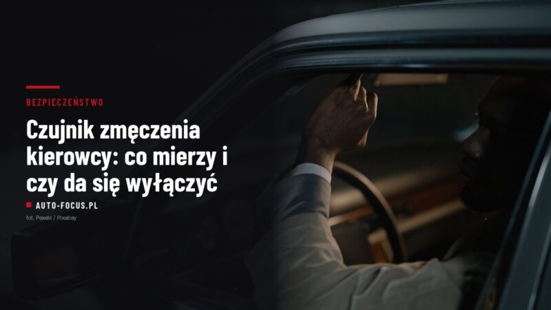 kierowca za kierownicą samochodu podczas nocnej jazdy