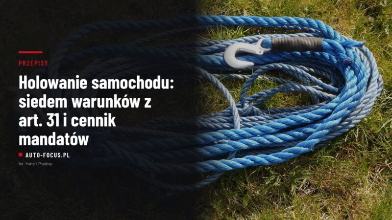 Niebieska lina holownicza z metalowym hakiem