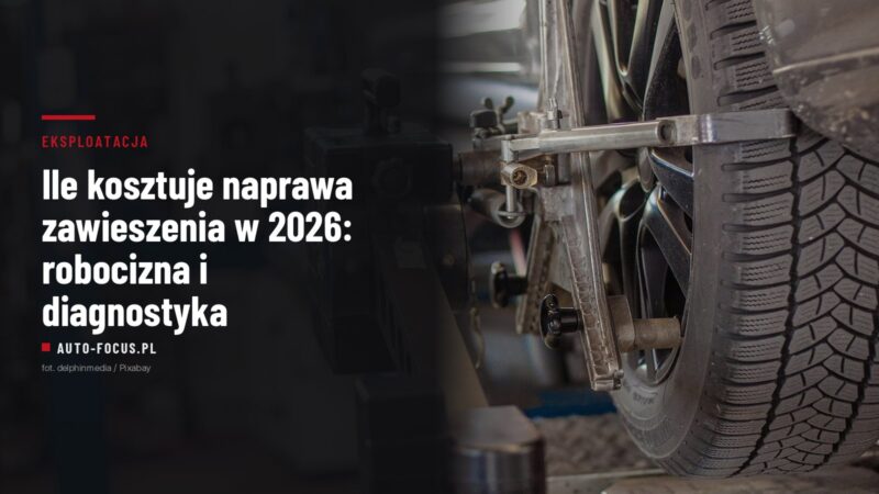 Głowica pomiarowa geometrii kół zamocowana na kole samochodu w warsztacie